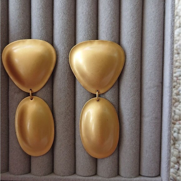 Big Chunky earrings Matte Gold Tone pierced Runway Couture long dangle - Picture 4 of 5